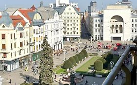 City Center Apartment With Balcony